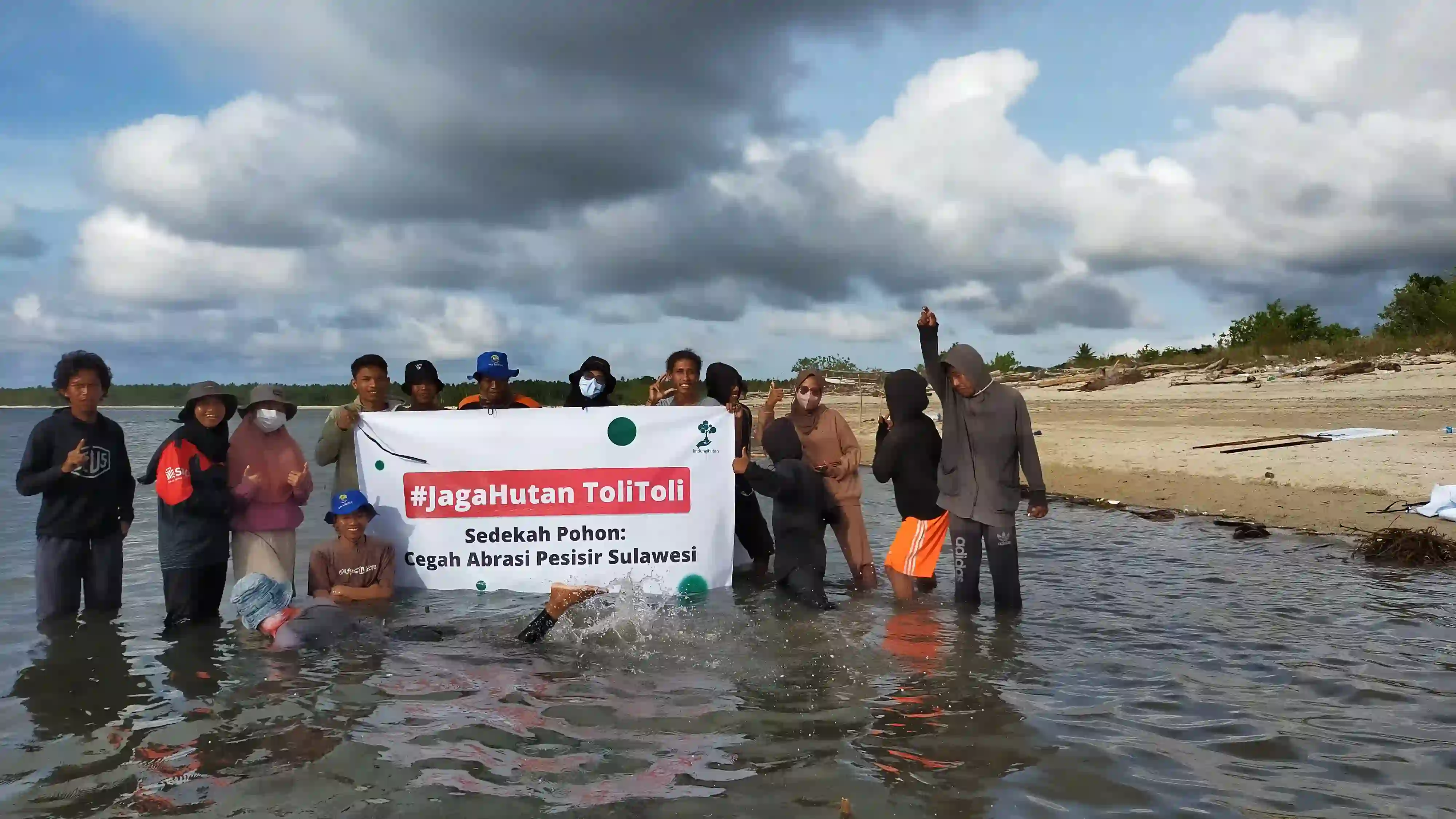 Sedekah Pohon LindungiHutan